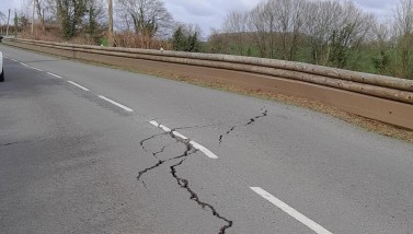 Chaussée fissurée sur la route de Nogent-le-Rotrou vers Ceton ©CD61