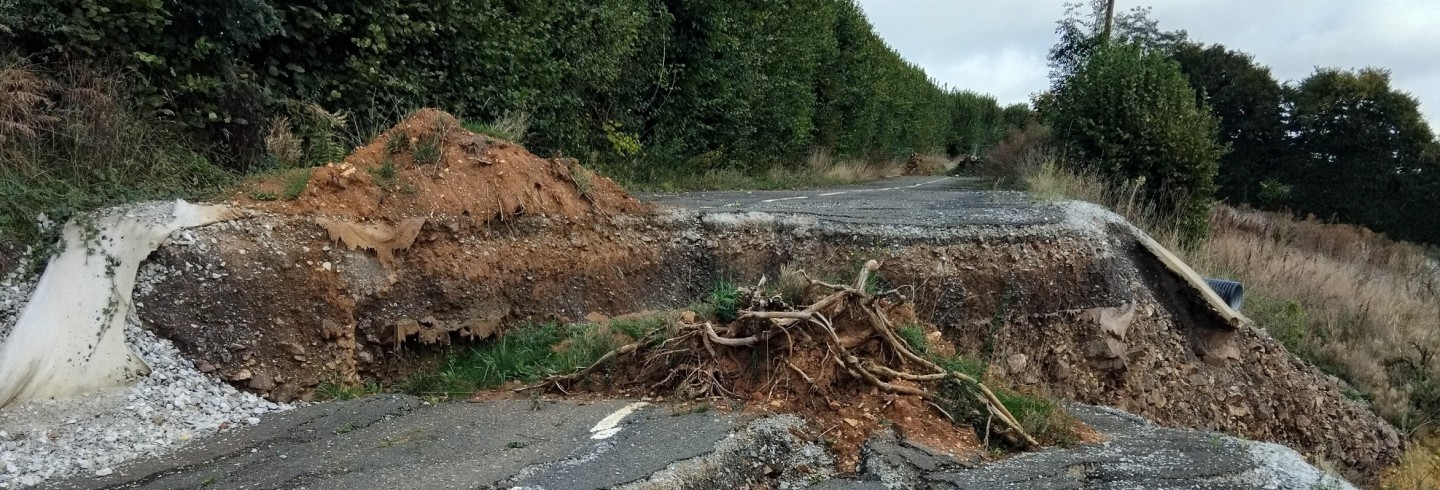 La départementale 136 effondrée à Ceton, dans l'Orne. - CD61