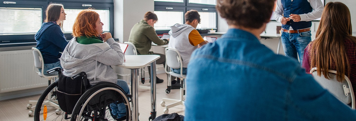 Accompagner mon enfant dans sa scolarité ©Halfpoint-AdobeStock
