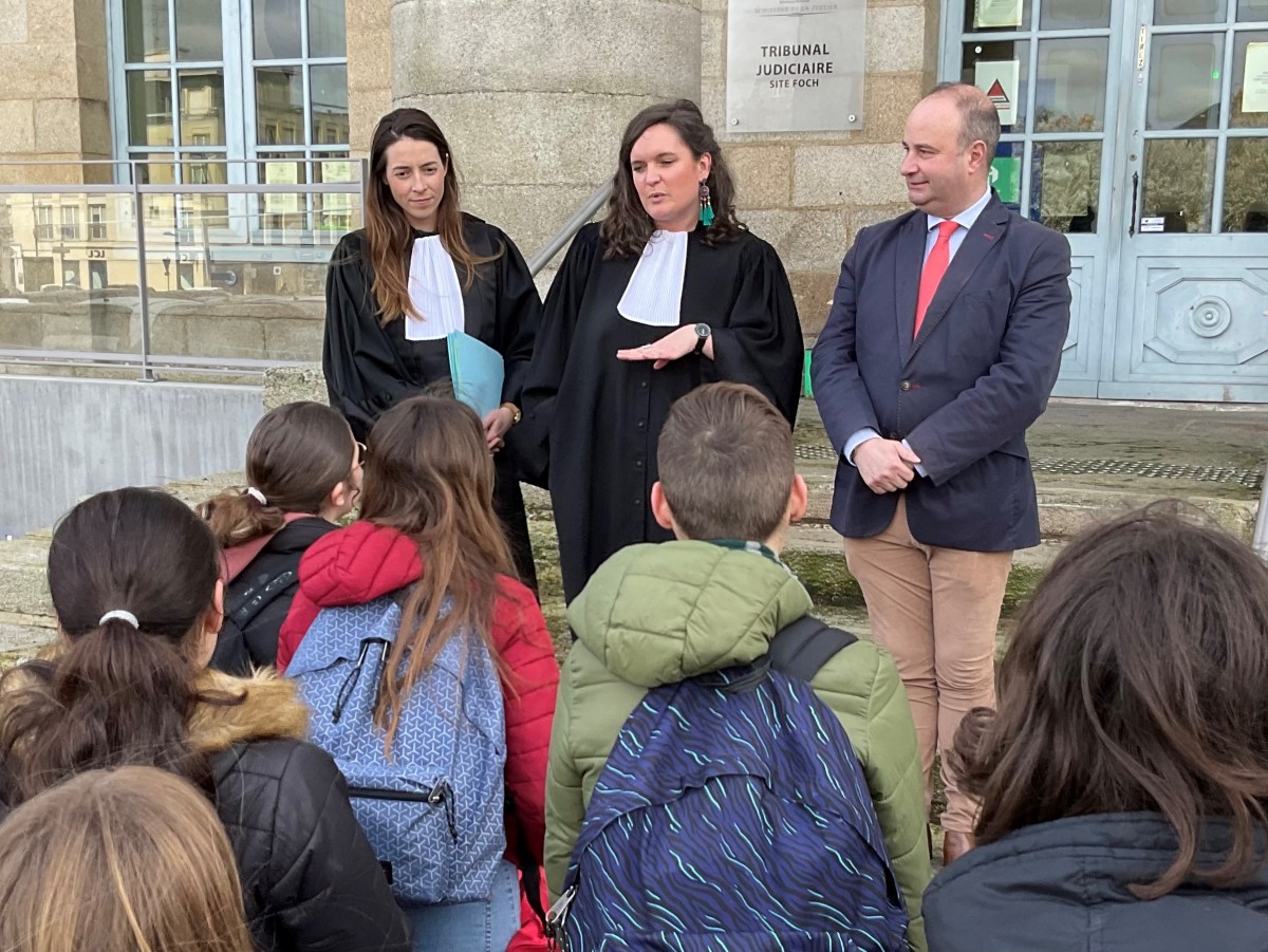 Passeport Orne Civisme - La promotion 2024 découvre la justice et la gendarmerie - P.Bigot -CD61 Passeport Orne Civisme - La promotion 2024 découvre la justice et la gendarmerie - P.Bigot -CD61
