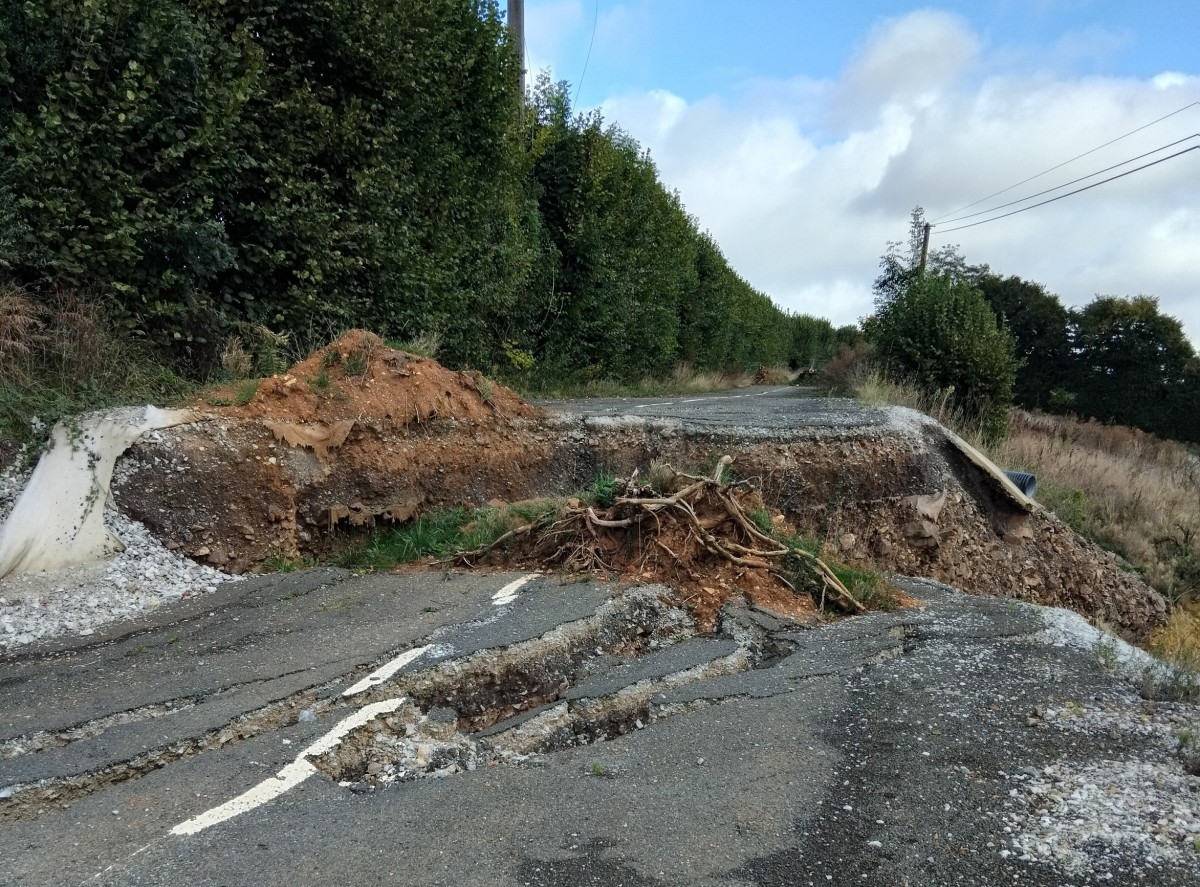 La départementale 136 effondrée à Ceton, dans l'Orne. - CD61