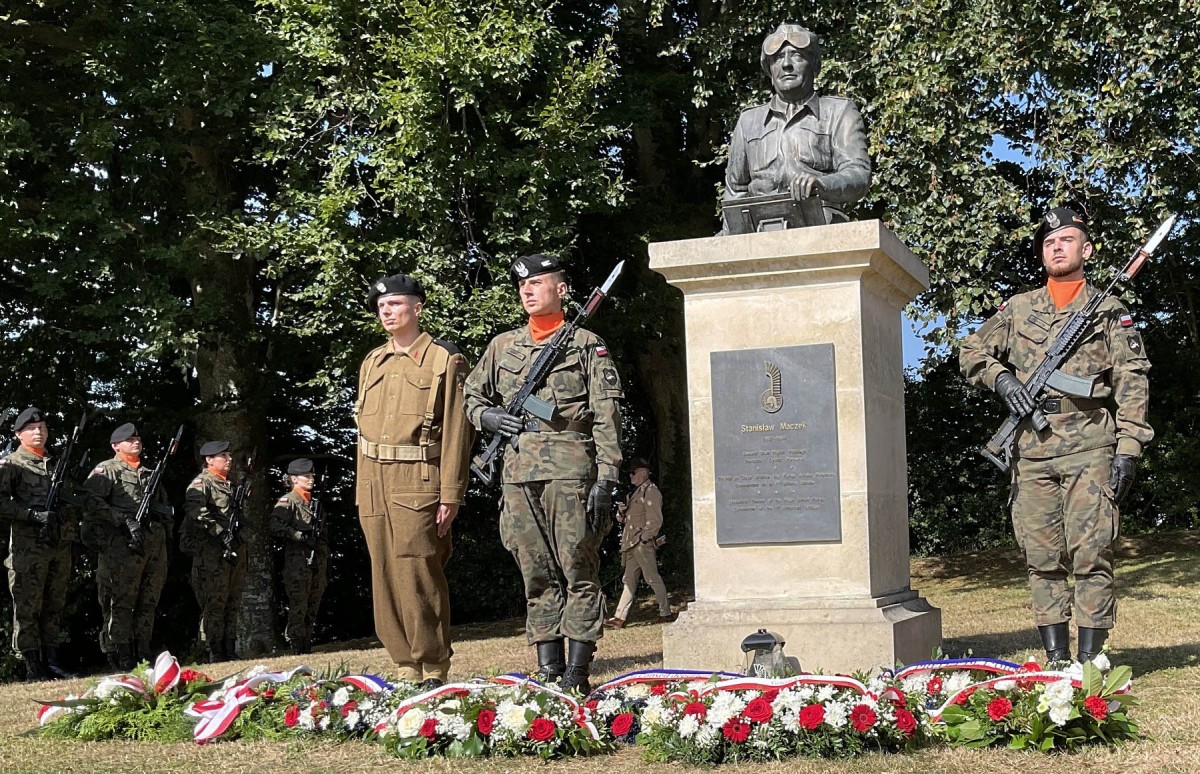Buste du général Maczek ©D.Commenchal-CD61