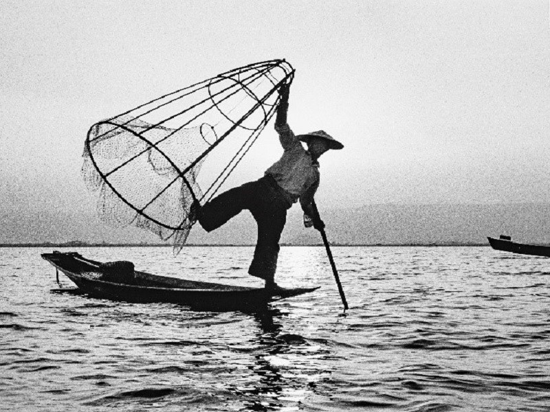 le pêcheur du lac Inlé | Serge Simon le pêcheur du lac Inlé | Serge Simon