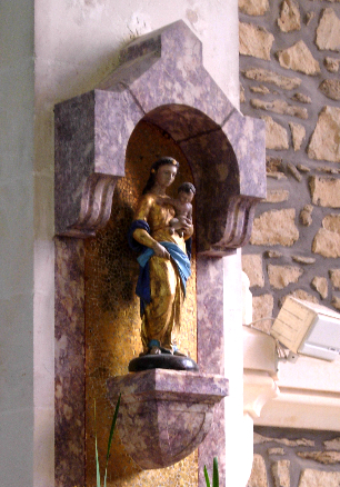 Statue | Association de Sauvegarde de la chapelle de Lignou Statue | Association de Sauvegarde de la chapelle de Lignou