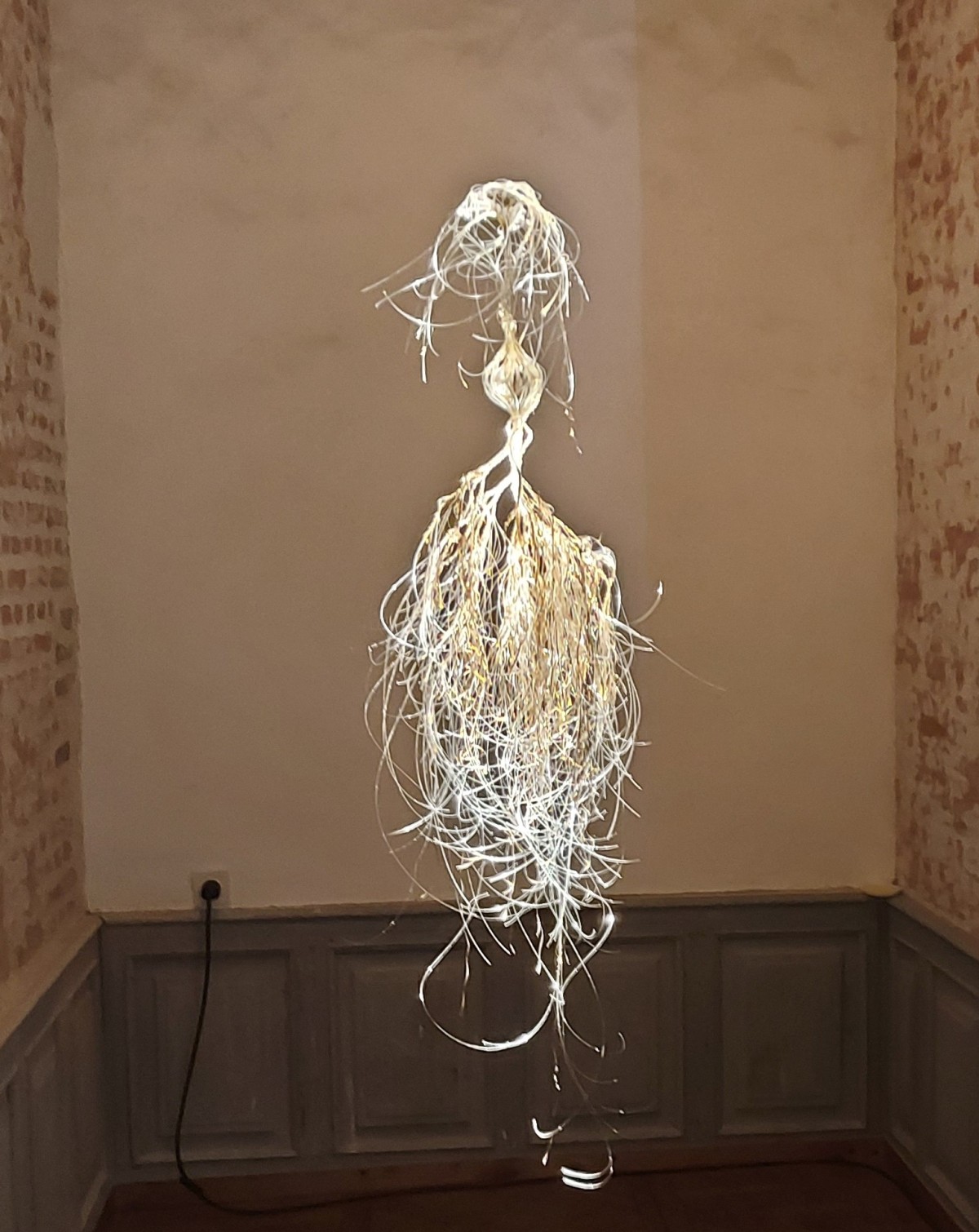 Oeuvre de marjolaine exposée au château de Carrouges | MC Mantel Oeuvre de marjolaine exposée au château de Carrouges | MC Mantel