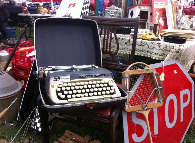 vide_grenier | Libre de droit vide_grenier | Libre de droit