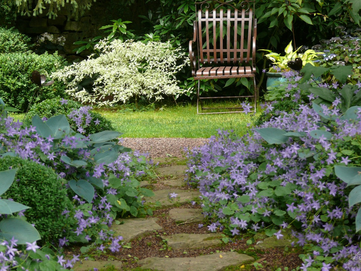 Bagnoles_Le jardin retiré | L'Allee papillon C Annie Blanchais