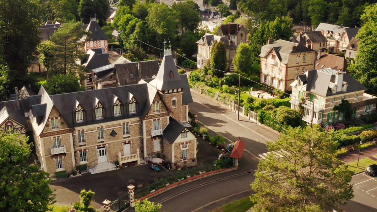 Vue_aerienne_quartier_be (2) | ©SPL_destination_domfront_bagnoles
