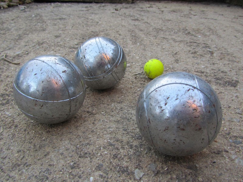La pétanque dans l'Orne en Normandie | © OT de Domfront