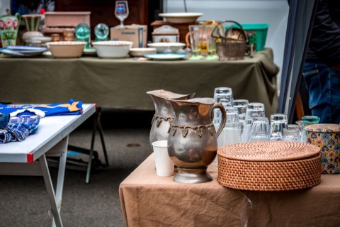 vide grenier  | Adobe stock 