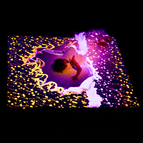 carre-spectacle-flux | Copyright Karim Hachem