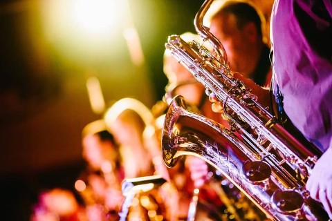 band-music-musical-instruments-saxophones-horns-concert-show-entertainment-musicians | Libre de droit