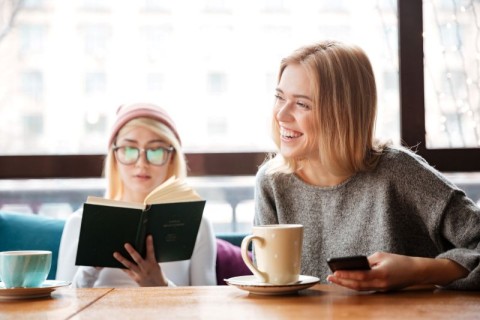 Café lecture | drobotdean_freepik
