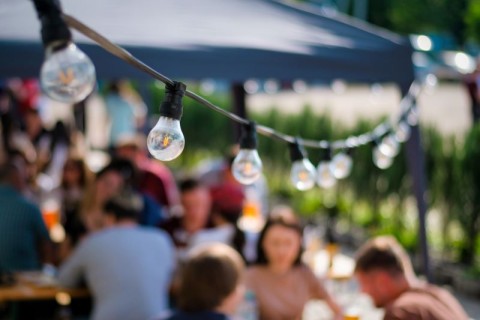 Repas concert au Merlerault | frimufilms_freepik