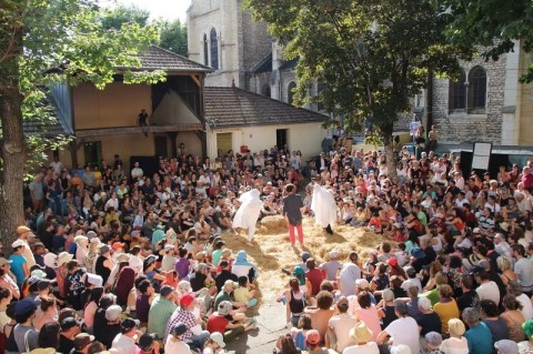 8000 litres de la paille | Cie Joe Sature et ses Joyeux Osselets