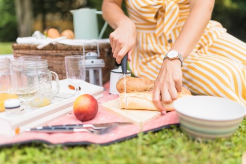 petit-déjeuner à la ferme à Cisai-saint-Aubin | Freepik